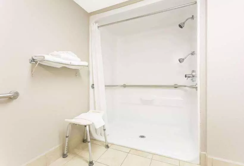 Отель Super 8 By Wyndham Orangeburg Near I 26