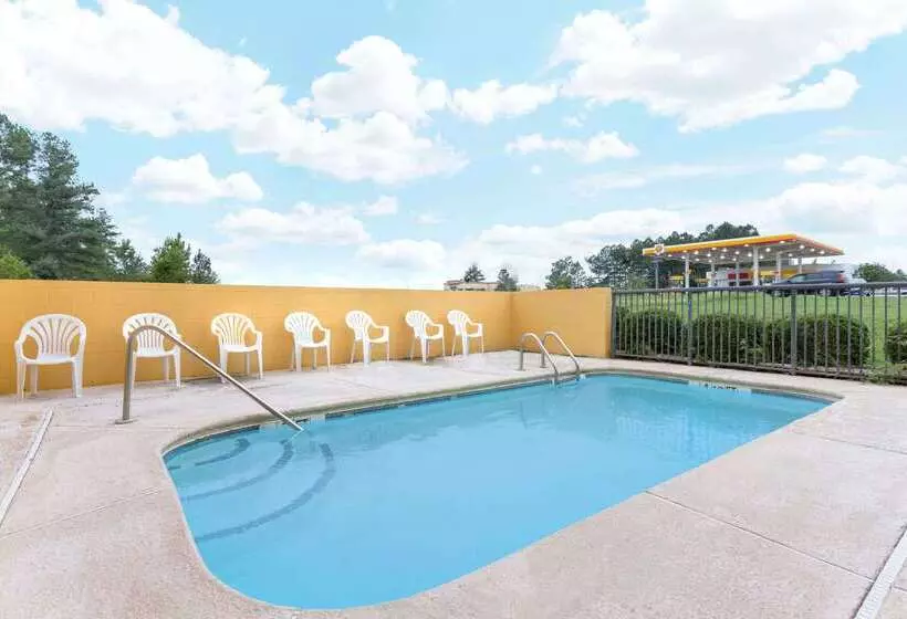 Отель Super 8 By Wyndham Orangeburg Near I 26