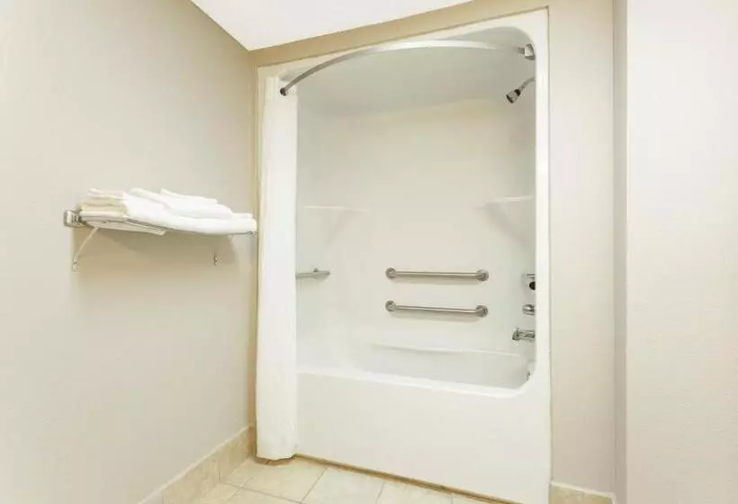 Отель Super 8 By Wyndham Orangeburg Near I 26