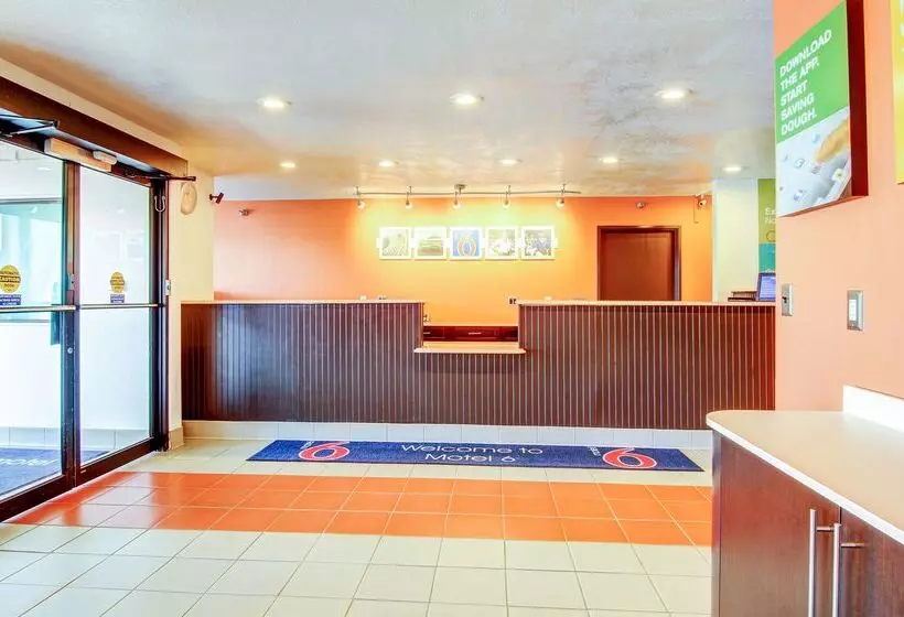 Motel 6  Columbia