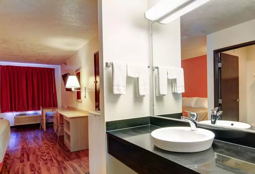 Motel 6  Columbia