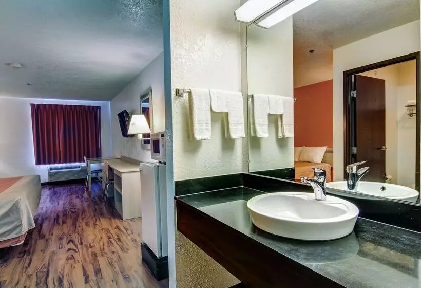 Motel 6  Columbia