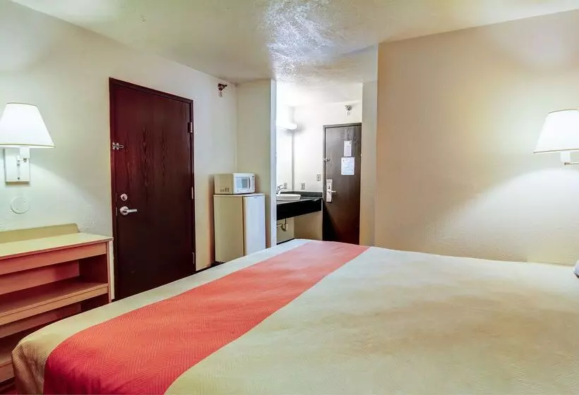 Motel 6  Columbia