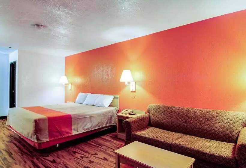 Motel 6  Columbia