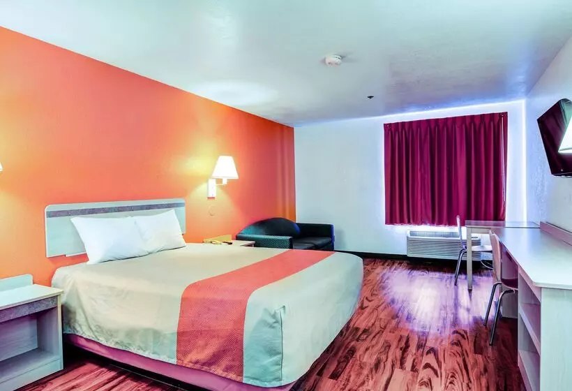 Motel 6  Columbia