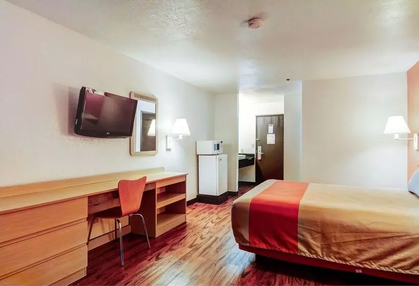 Motel 6  Columbia