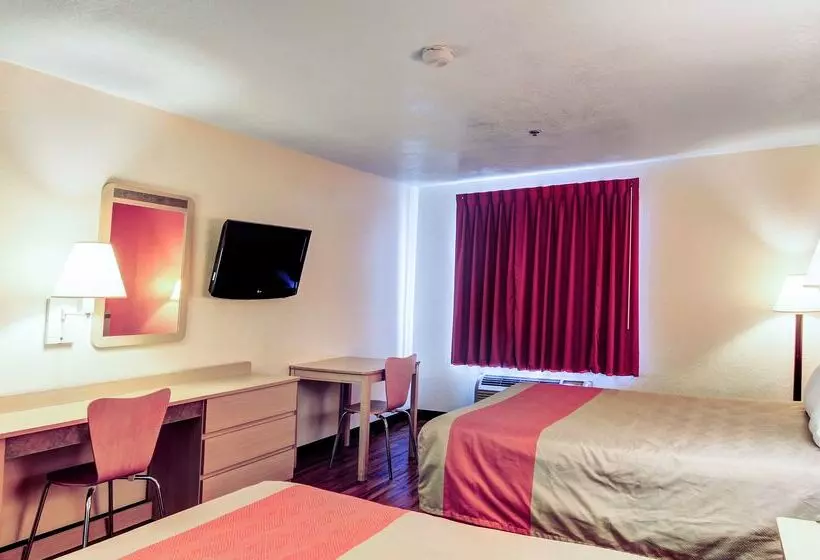 Motel 6  Columbia