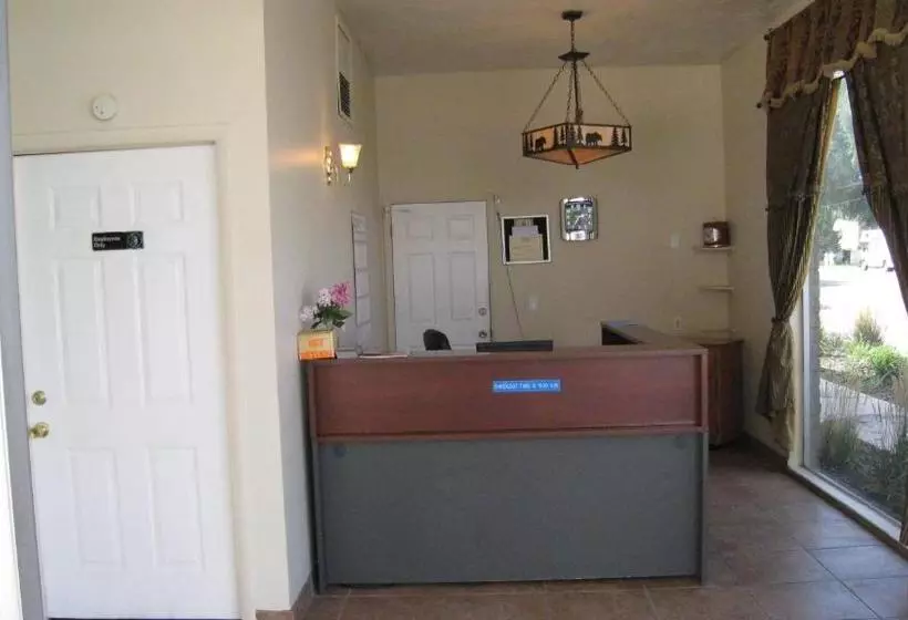 فندق على الطريق Heber Inn