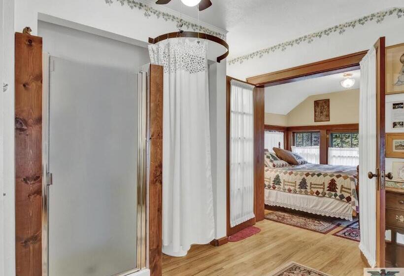 Robins Nest Bed & Breakfast