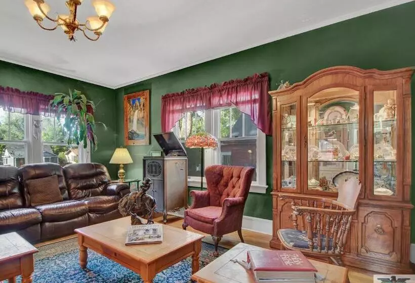 Robins Nest Bed & Breakfast