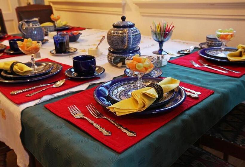 Robins Nest Bed & Breakfast