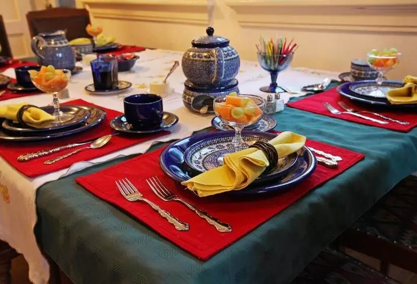 Robins Nest Bed & Breakfast