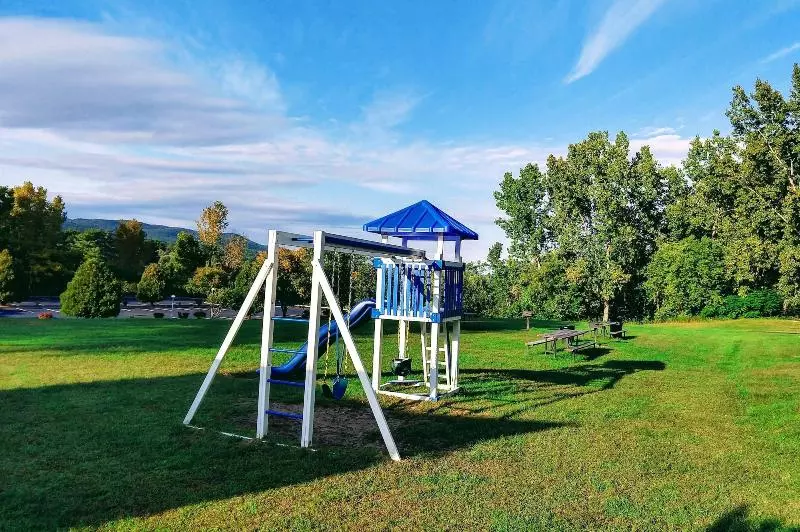 Tiki Resort   Lake George