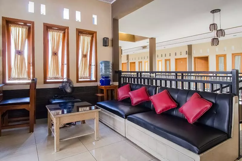 Hotelli Reddoorz Near Alun Alun Cianjur