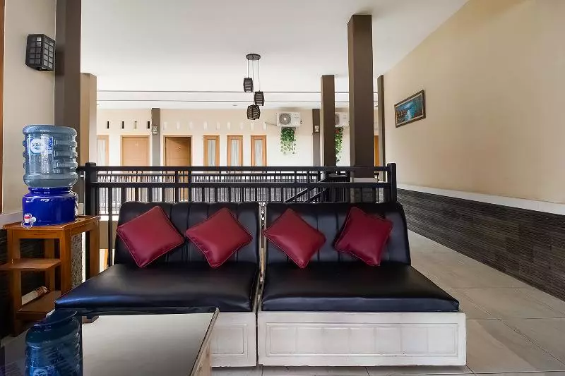 Hotelli Reddoorz Near Alun Alun Cianjur