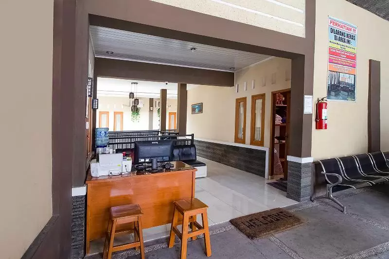 Hotelli Reddoorz Near Alun Alun Cianjur