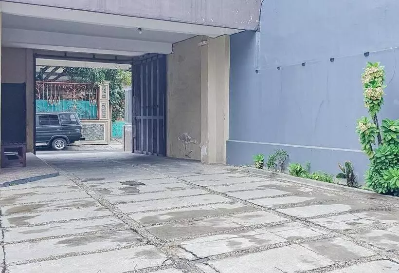 Hotelli Reddoorz Near Alun Alun Cianjur