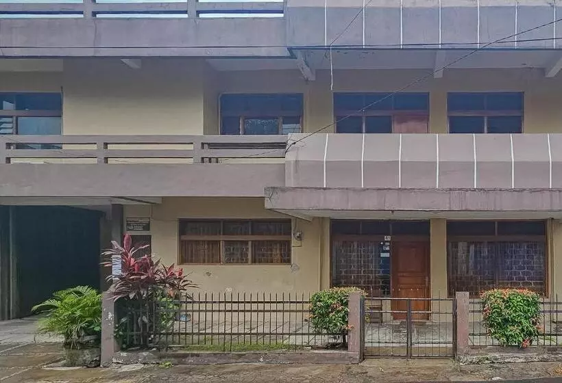 Hotelli Reddoorz Near Alun Alun Cianjur