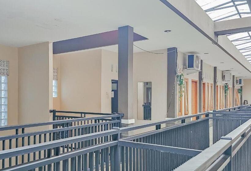 בית מלון כפרי Reddoorz Near Alun Alun Cianjur