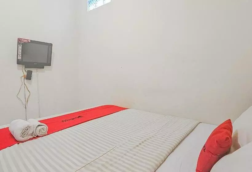 Hotelli Reddoorz Near Alun Alun Cianjur