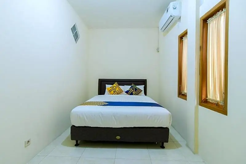 ホテル Reddoorz Near Alun Alun Cianjur