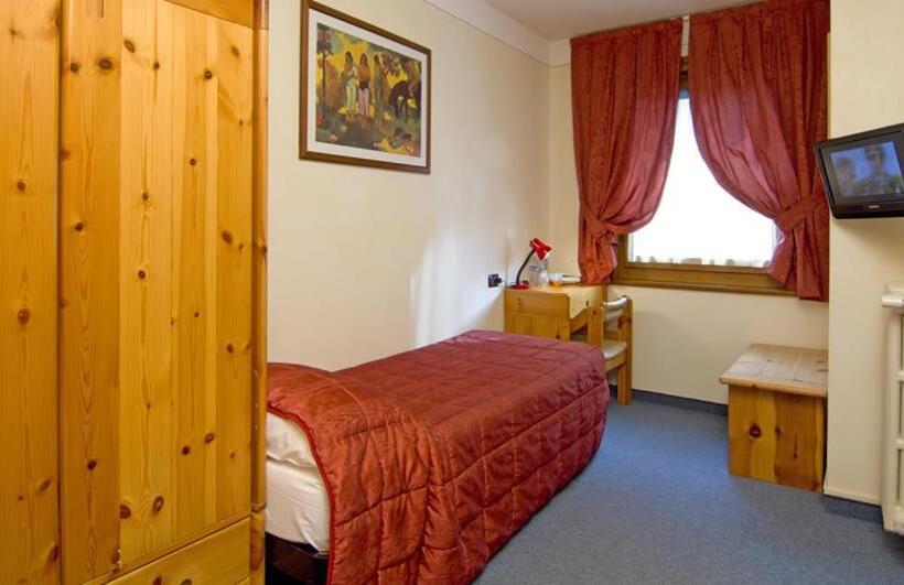 ホテル Albergo Alpenrose