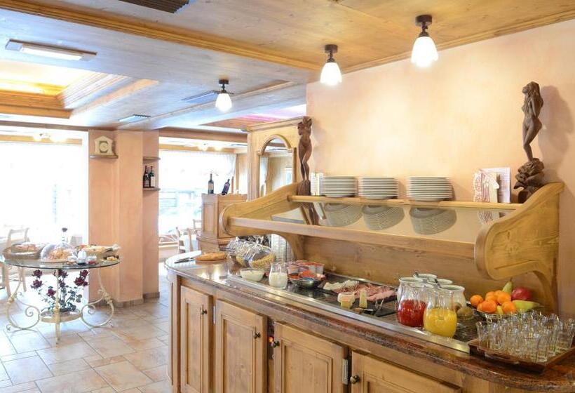 ホテル Albergo Alpenrose