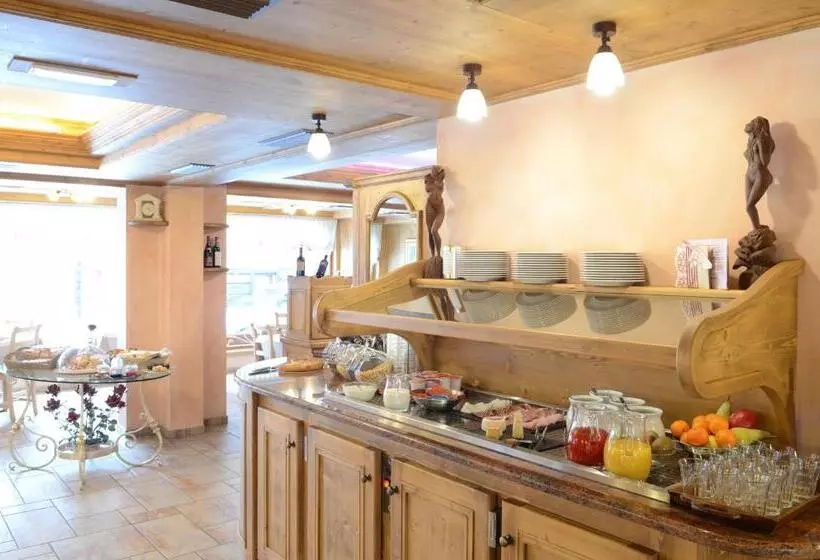 هتل Albergo Alpenrose