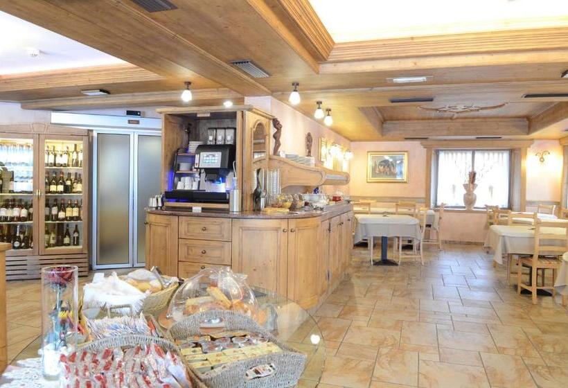 ホテル Albergo Alpenrose