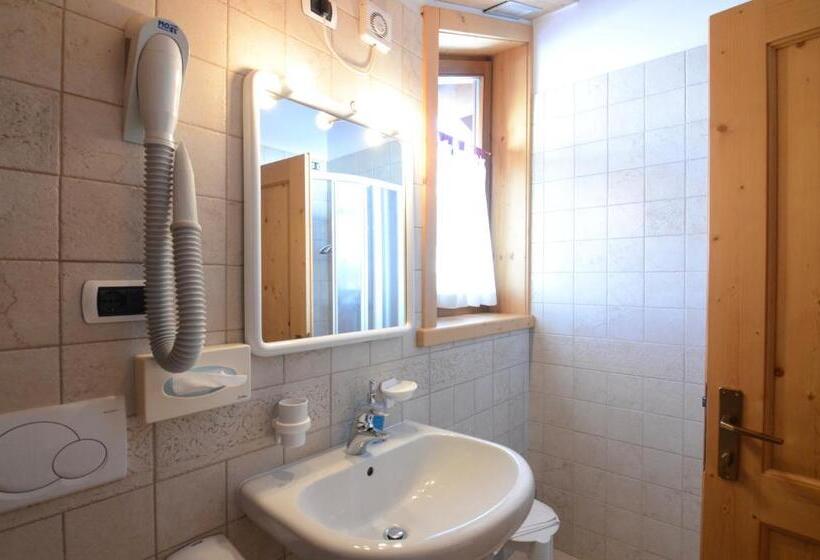 ホテル Albergo Alpenrose