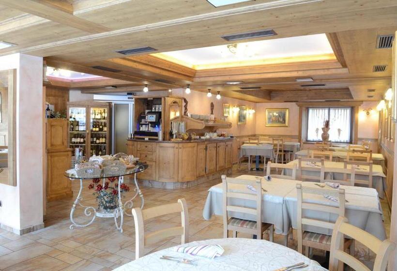 ホテル Albergo Alpenrose