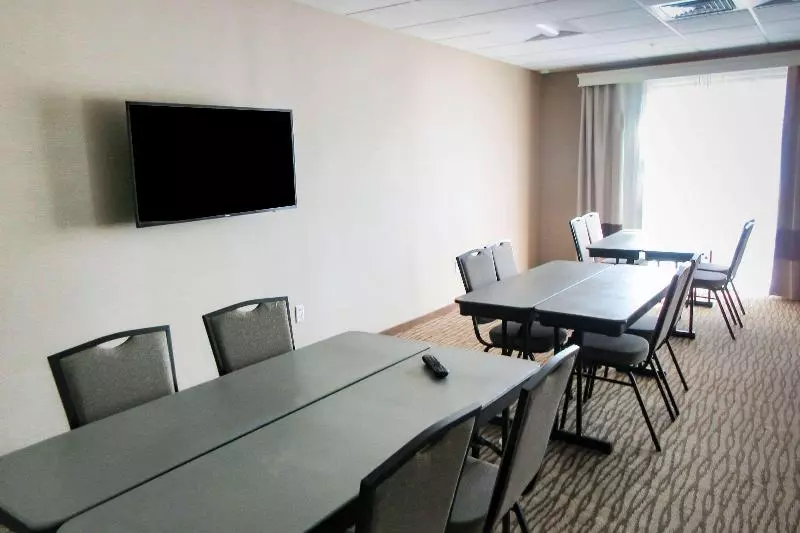 Hotelli Comfort Inn & Suites Amish Country