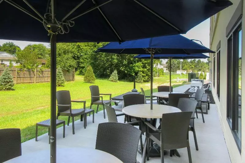 Hotelli Comfort Inn & Suites Amish Country