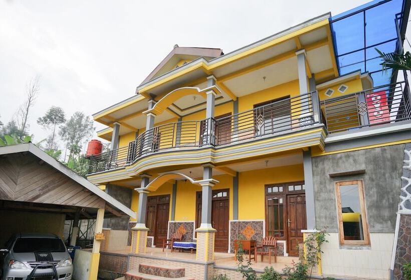 Hotelli Oyo 1967 Canaya Residence