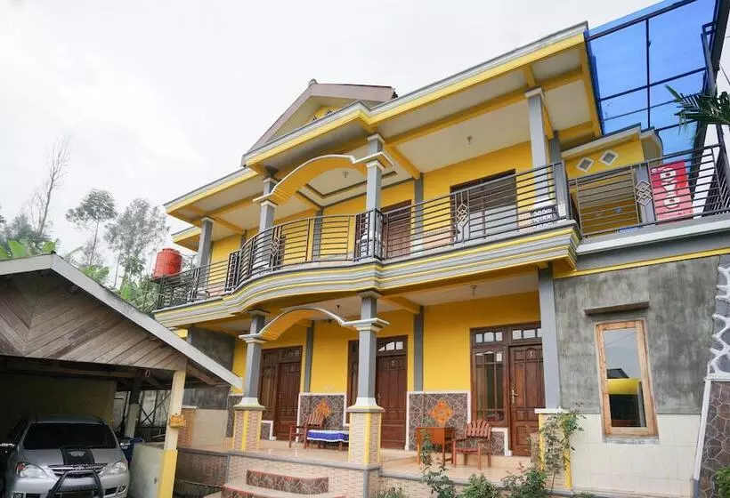 هتل Oyo 1967 Canaya Residence