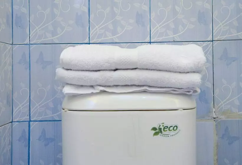 هتل Oyo 1967 Canaya Residence