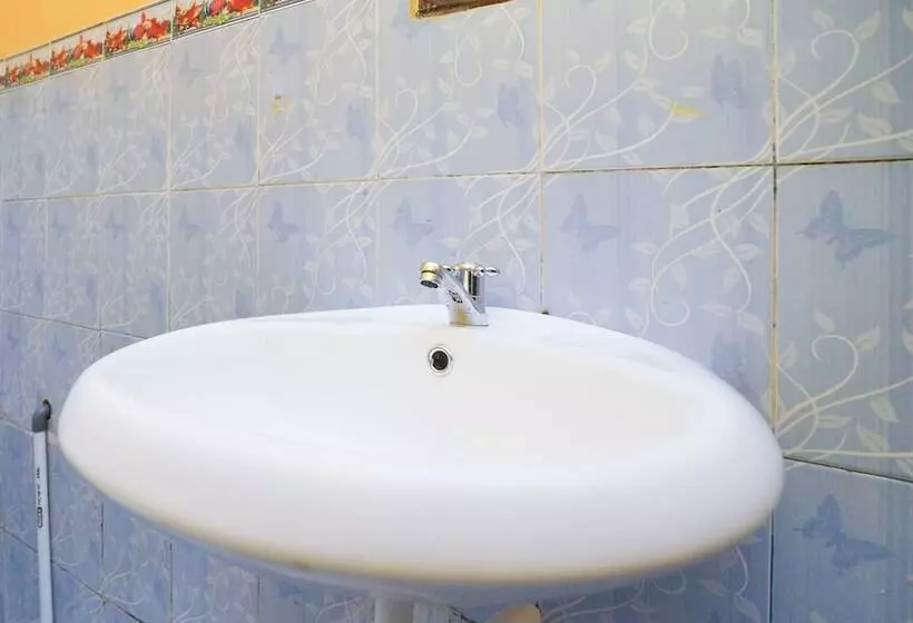 هتل Oyo 1967 Canaya Residence