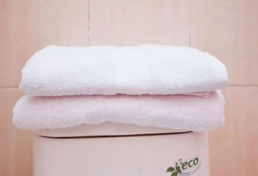 هتل Oyo 1967 Canaya Residence