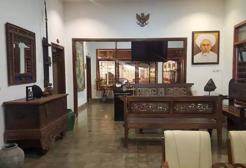 تختخواب و صبحانه Sultan Guest House & Resto Tulungagung