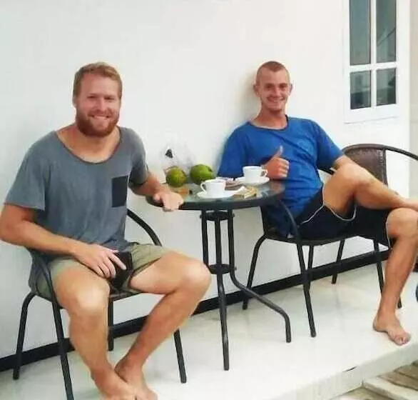 تختخواب و صبحانه Sultan Guest House & Resto Tulungagung