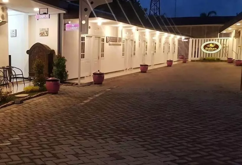 تختخواب و صبحانه Sultan Guest House & Resto Tulungagung