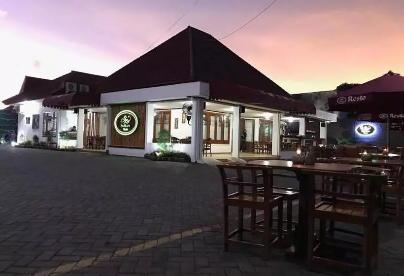 تختخواب و صبحانه Sultan Guest House & Resto Tulungagung