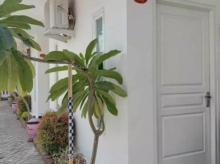 تختخواب و صبحانه Sultan Guest House & Resto Tulungagung