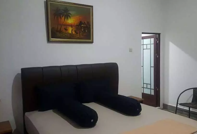 تختخواب و صبحانه Sultan Guest House & Resto Tulungagung