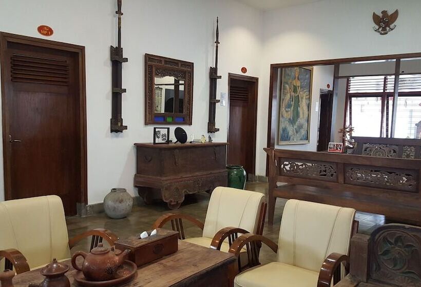 민박 Sultan Guest House & Resto Tulungagung