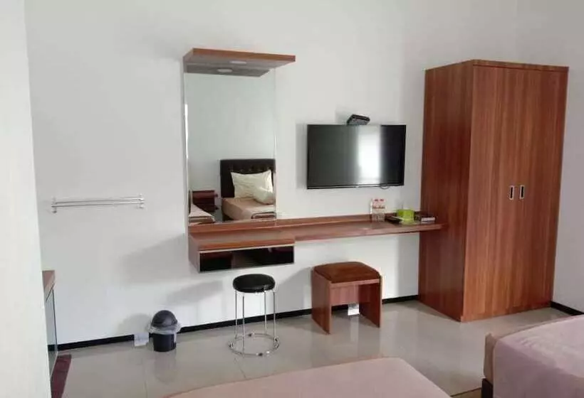 تختخواب و صبحانه Sultan Guest House & Resto Tulungagung