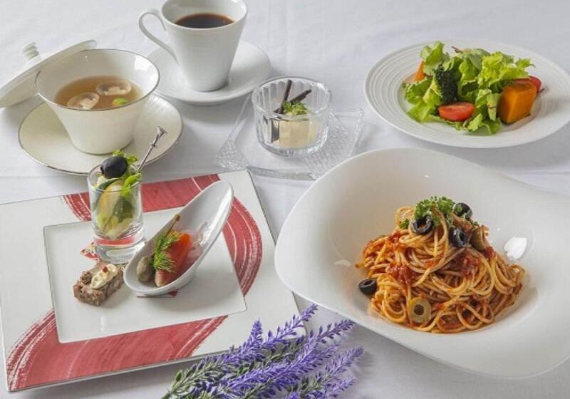 酒店 La Vista Furano Hills Hot Springs