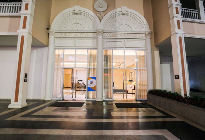 Отель The Venice Luxury Residences By Oyo Rooms