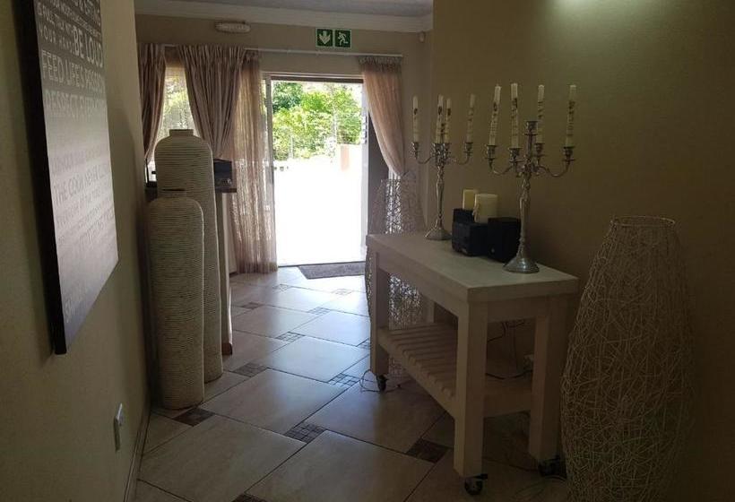 تختخواب و صبحانه Falling Waters Guest House