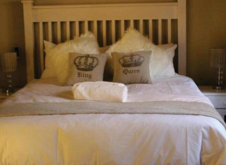 تختخواب و صبحانه Falling Waters Guest House